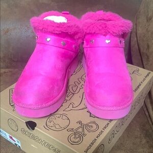 Skechers big Kids' Pink Furry Booties.  Size 4 (hot pink)